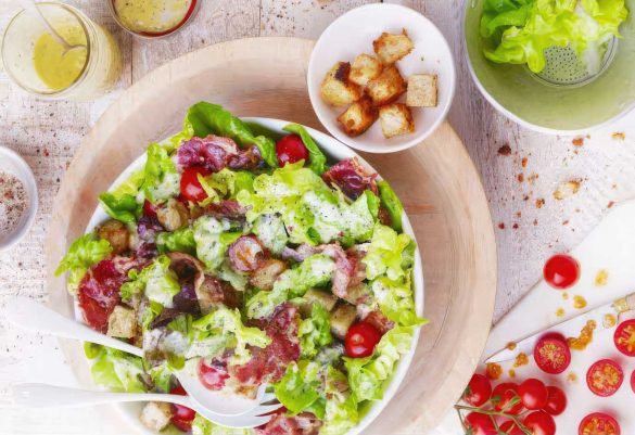 salade américaine bacon laitue tomates