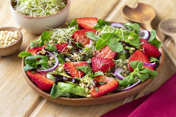 Salade de fraise, basilic, avocat
