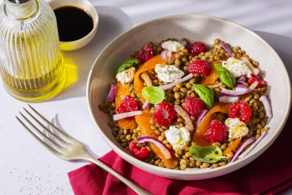 Salade de lentilles, framboise et truite fumée